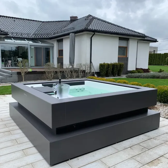 Spa Cube , 4-seater indoor and outdoor jacuzzi - Aquavia Spa