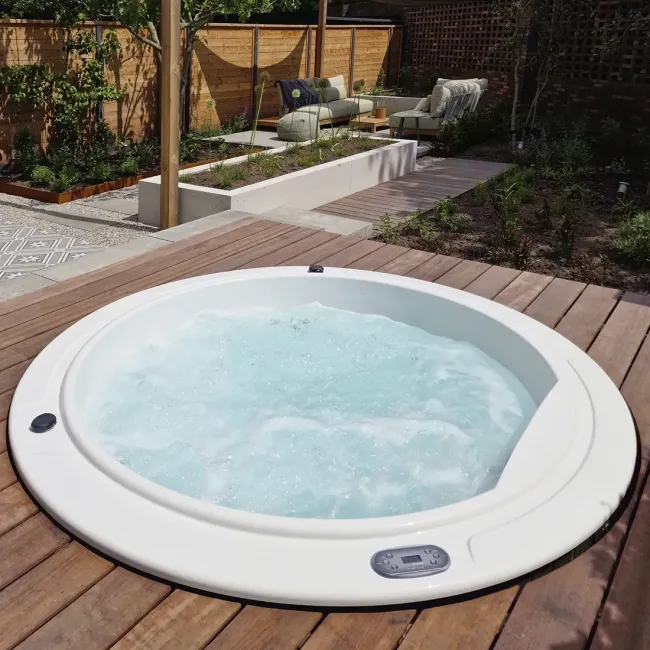 Sundown Spa, 5-seater indoor and outdoor jacuzzi - Aquavia Spa