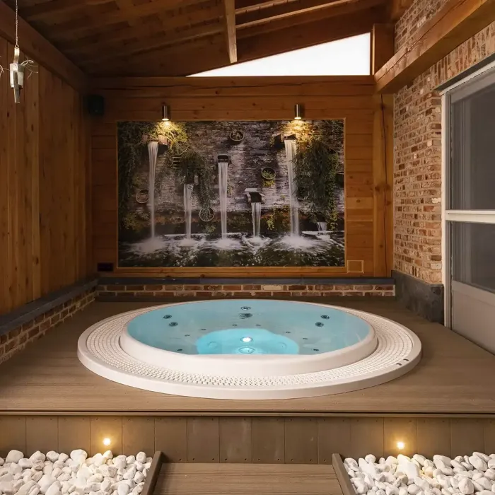 Spa Capri, jacuzzi desbordante de hasta 5 plazas - Aquavia Spa