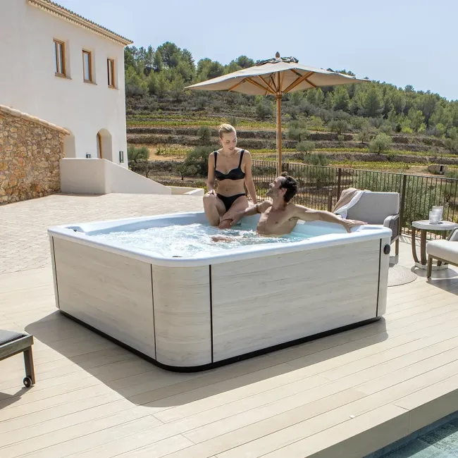 Touch5 Spa, 5-seater outdoor jacuzzi - Aquavia Spa