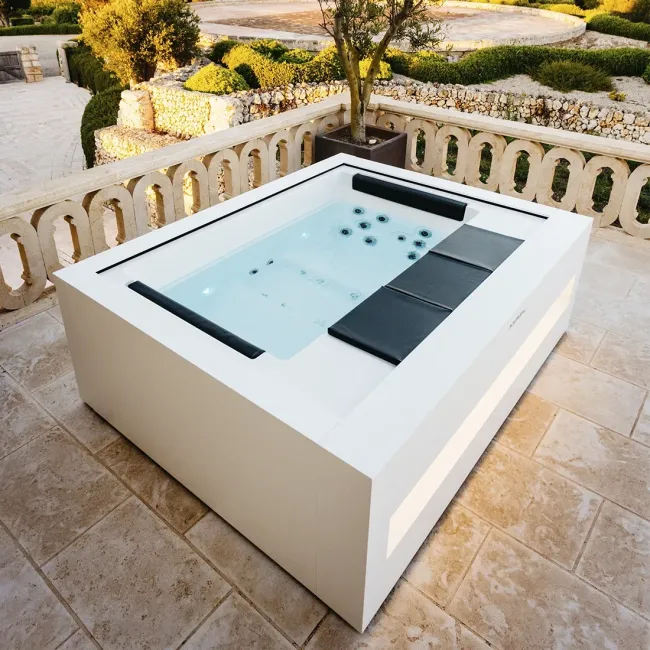 Home Spa, jacuzzi per 4 persone e design minimalista - Aquavia Spa