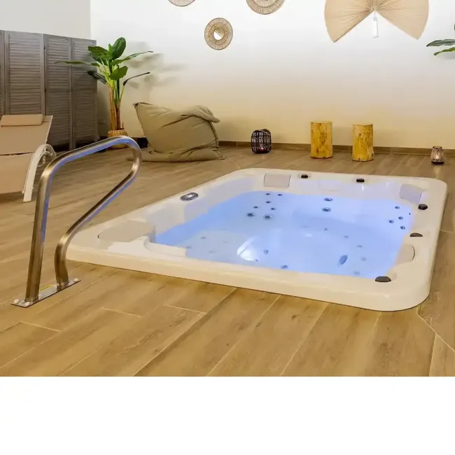 Αξεσουάρ για Aquavia SPA | Ενσωματωμένη μπάρα πρόσβασης στο σπα