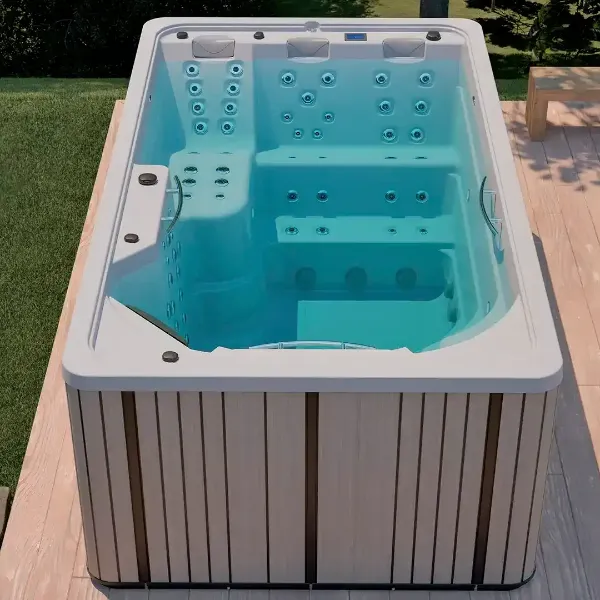 Swim spa Fitness της Aquavia Spa σε κήπο