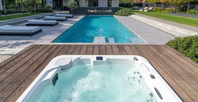 Instalación real del Spa Soft: empotrado junto a la piscina