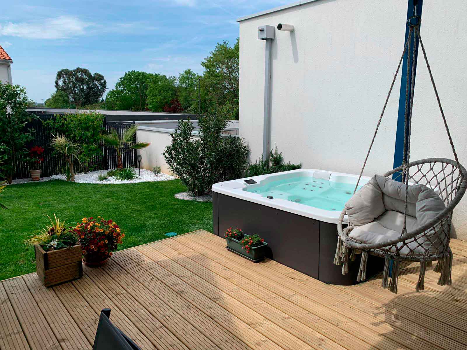 utomhusspa i trädgården