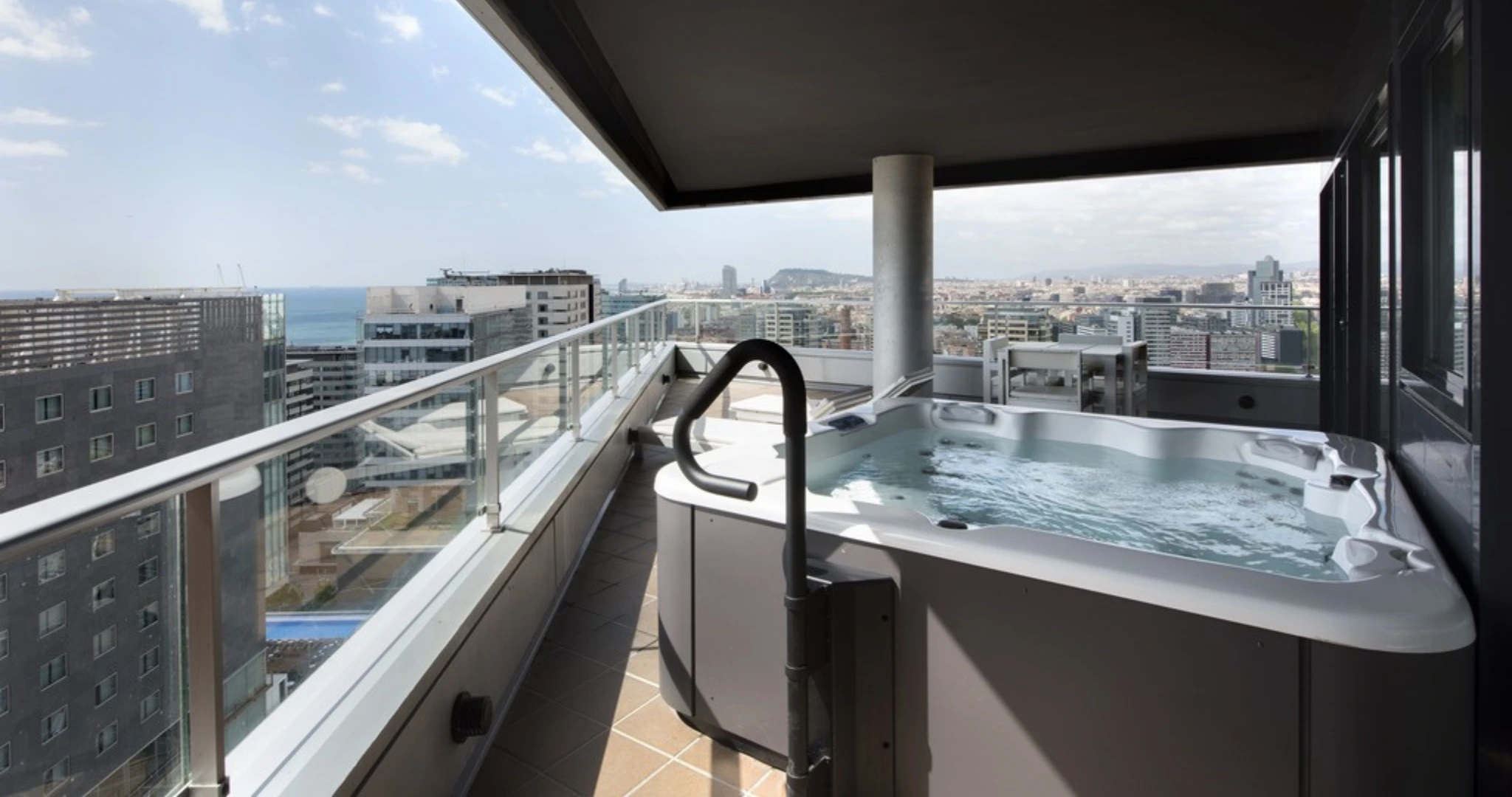 Wellness solutions for contract projects with hot tubs