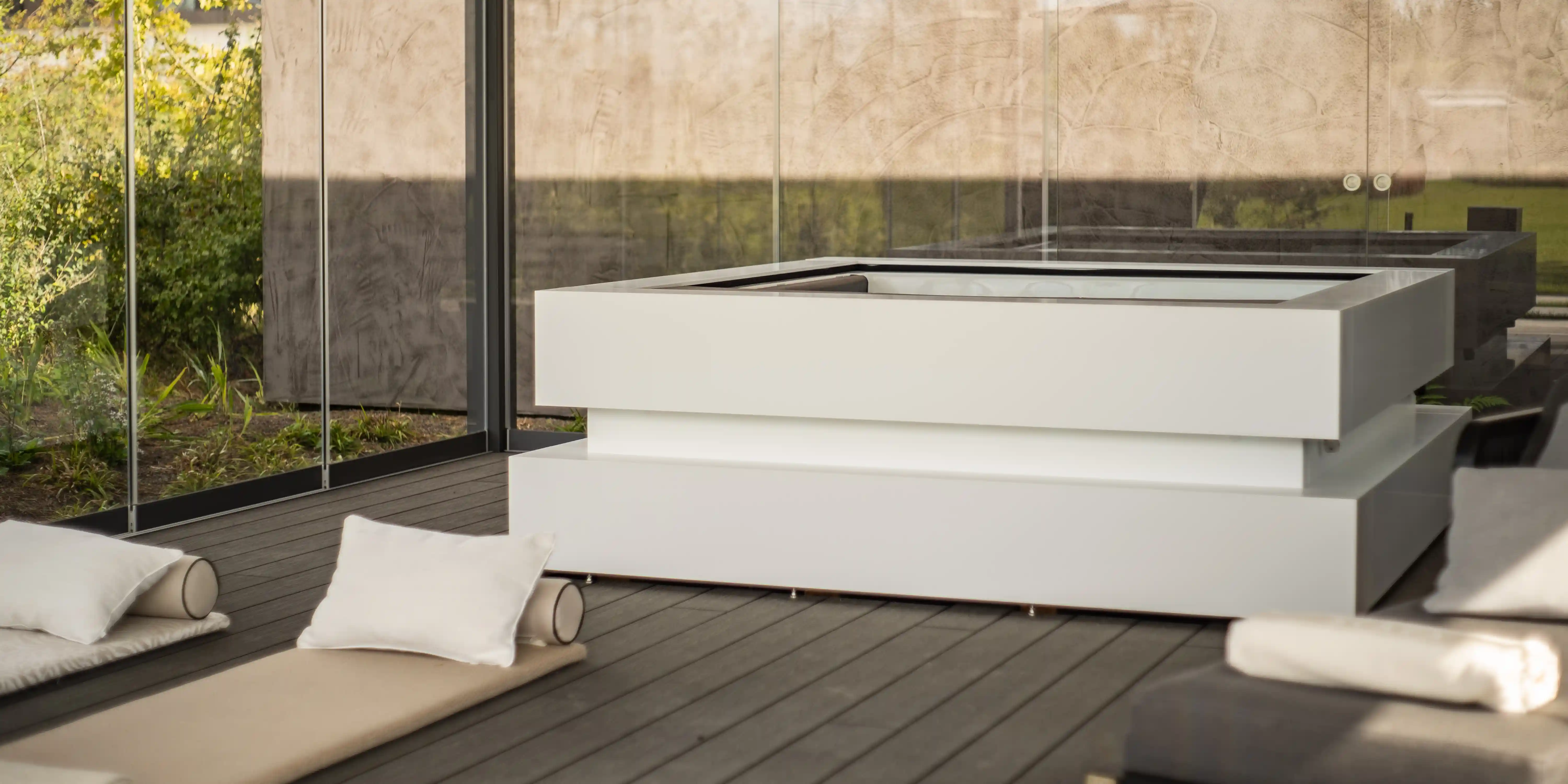 Spa Cube , 4-seater indoor and outdoor jacuzzi - Aquavia Spa