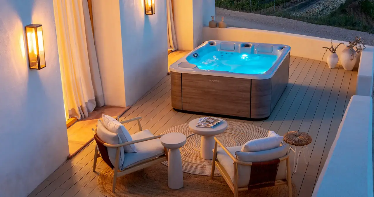 Spa Touch od Aquavia Spa na terasi u sumrak