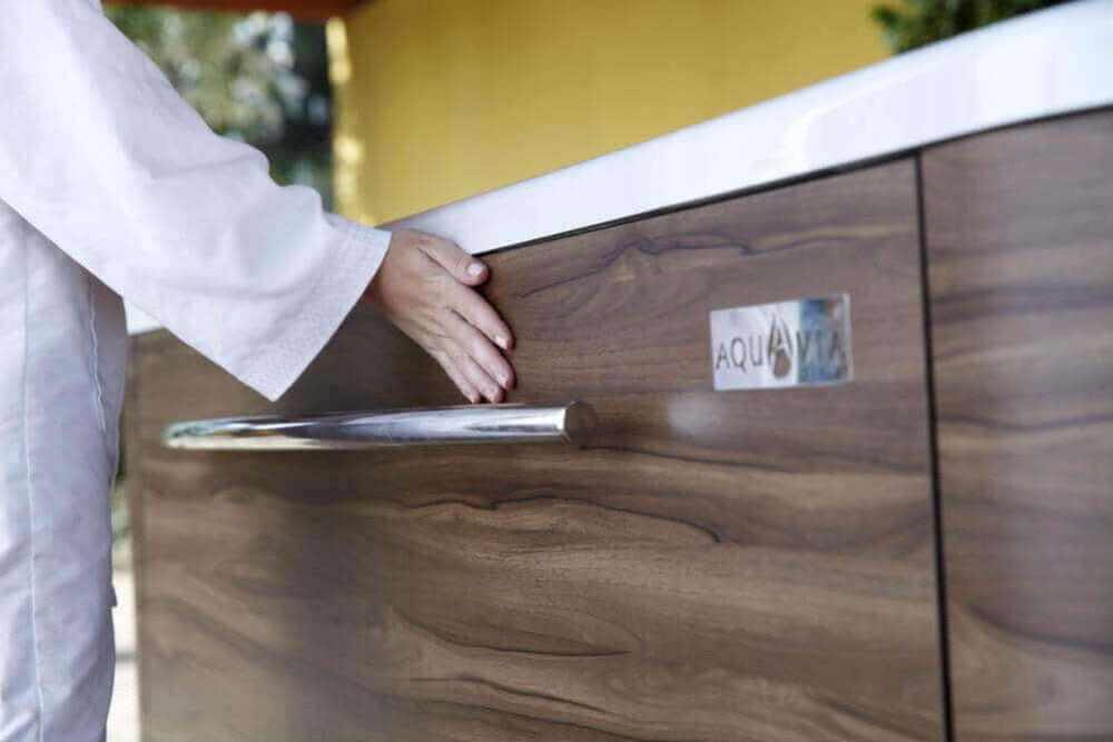 Wood Texture Spa Raffle Woodermax : The wood finish for Spas that sets a style