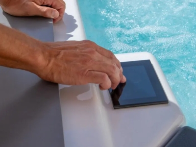 Nouveau panneau Touch 4 dans spas avec connectivité Wi-Fi