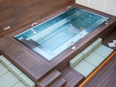 Hvordan påvirker solen et spabad i rustfrit stål?